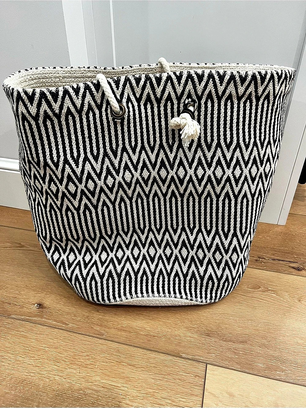 Black & cream beach bag